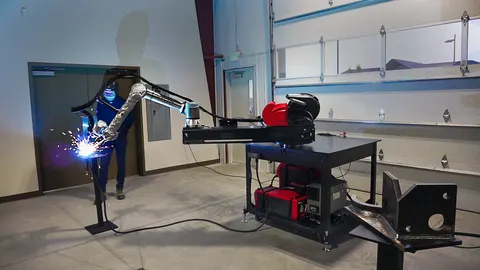 New Cobot Welders with Extended Range to Debut at FABTECH 2022